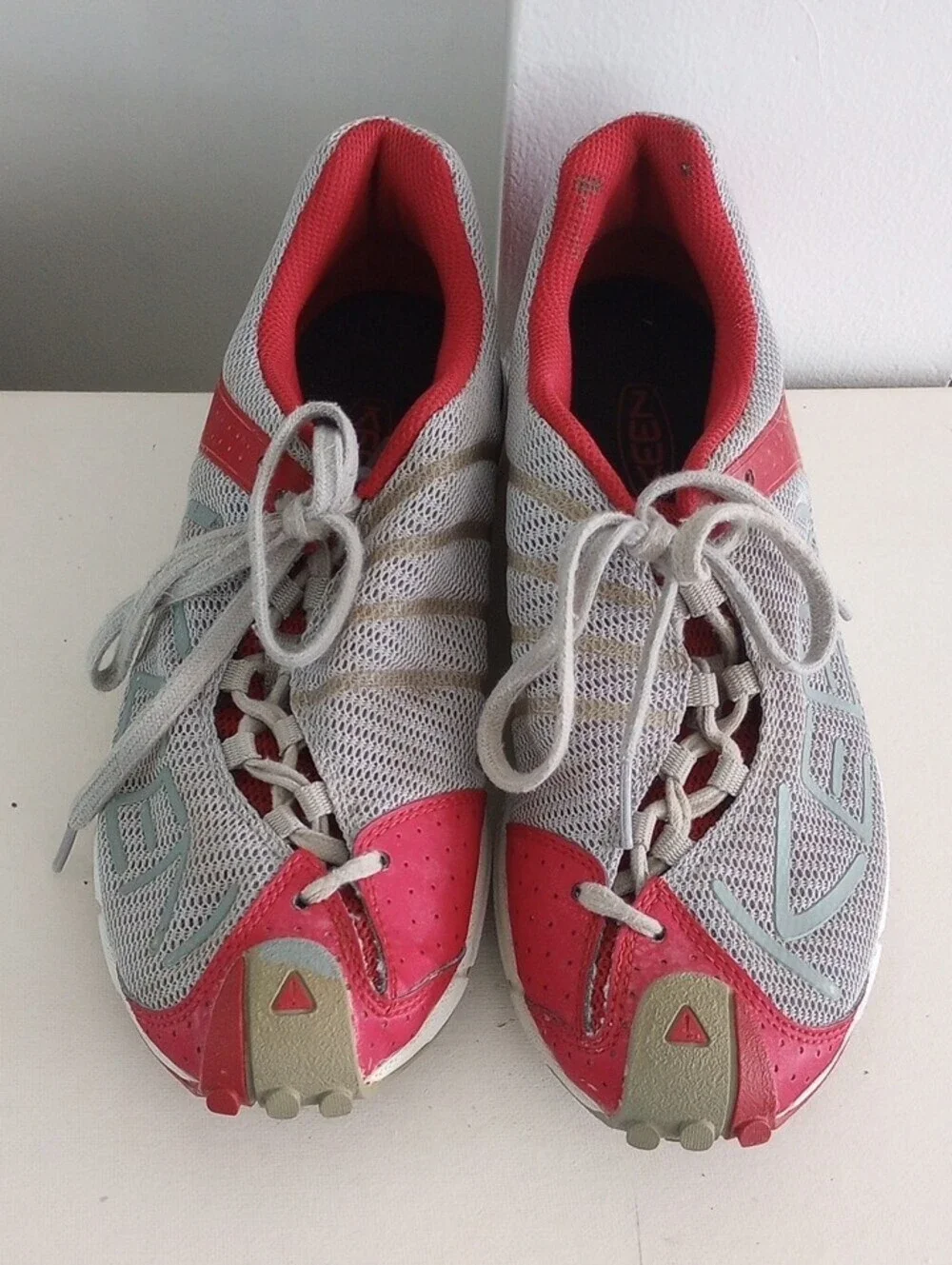 Keen Trail Running Women's Gray and Burgundy Maroon Athletic Shoes Size 7